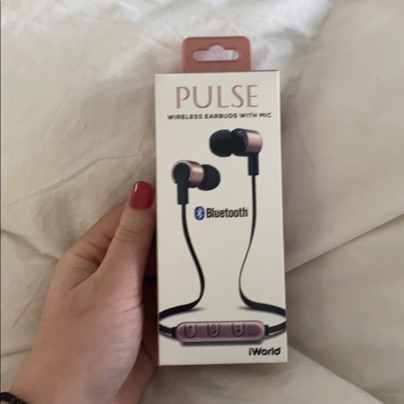 BLUETOOTH WIRELESS EARBUDS - Picture 3 of 3
